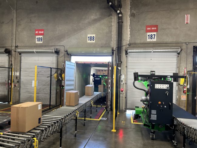 pickle 2_Pickle_Robots_at_Yusen_Logistics.jpg