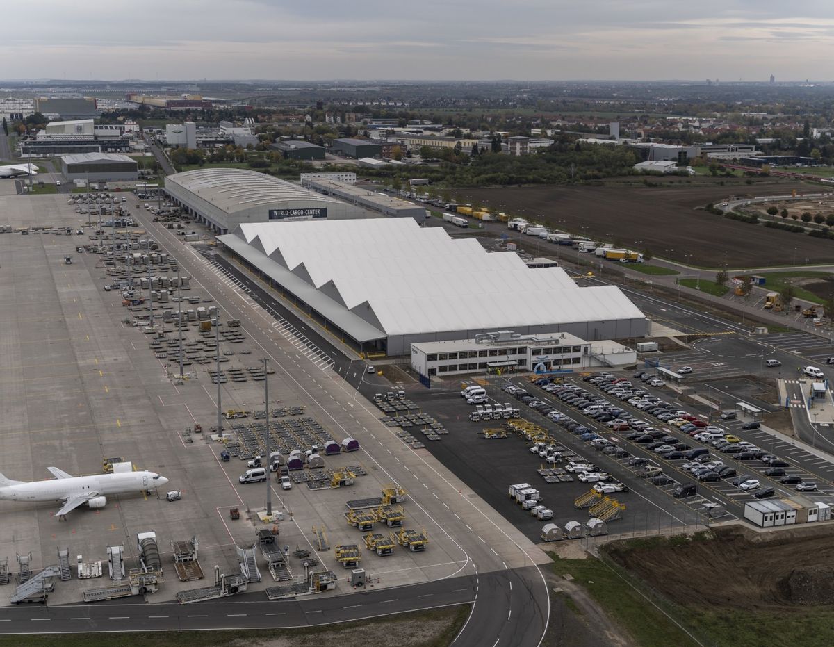 amazon germany airport 