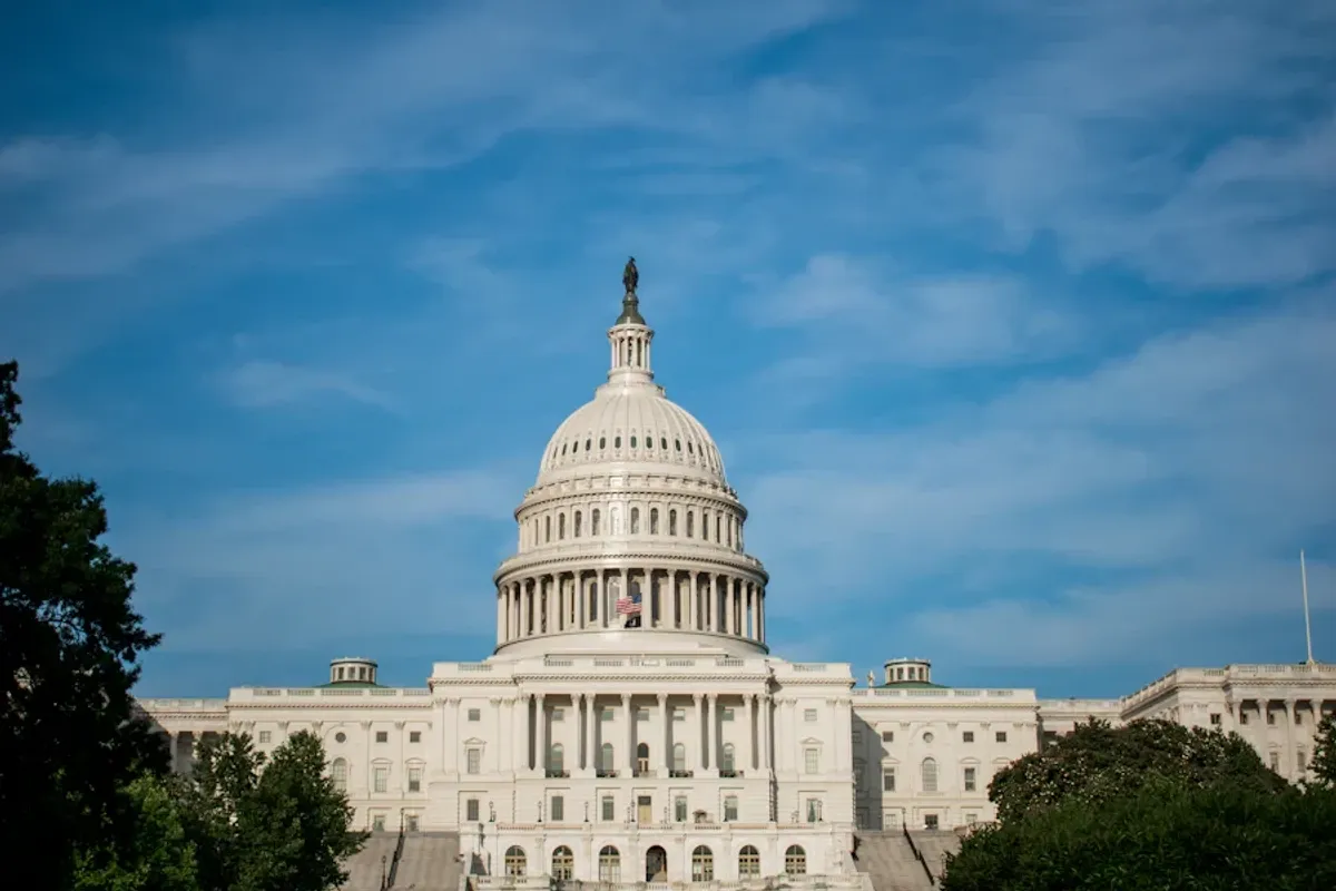 capitol photo-1624417963912-8532660d9de8.webp