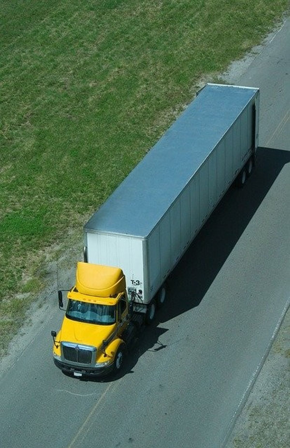  Study puts data behind truck driver shortage