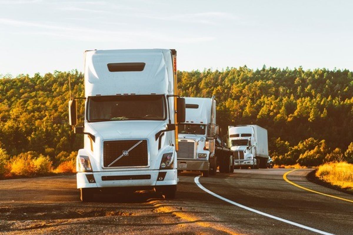 Redwood Partners with Parade.ai to Help Freight Movers Find and Booking Capacity